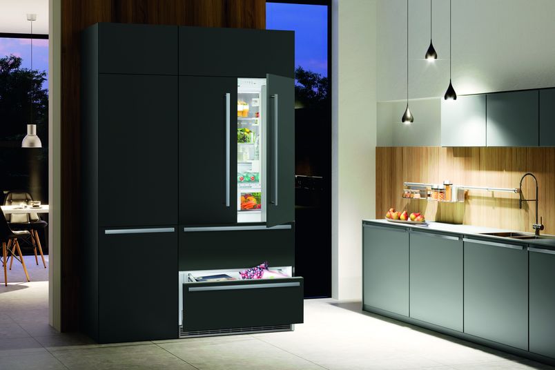 The ECBN 6256 refrigerator and freezer can chill and freeze large volumes of food.