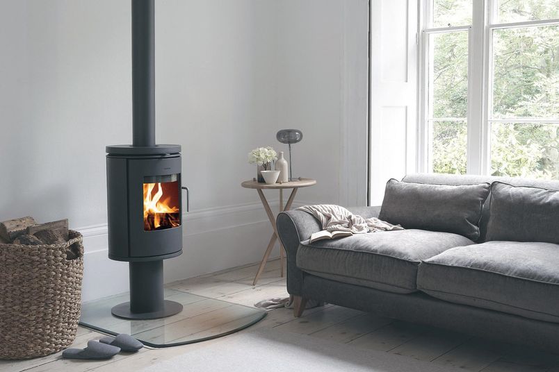 Morsø's 6148 wood-burning fireplace features an elegant, curved design.