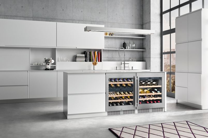 The UWTes 1672 dual-zone and UWKes 1752 single-zone wine cellars can be side-by-side companions.