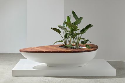 Freestanding seat planter – Delta