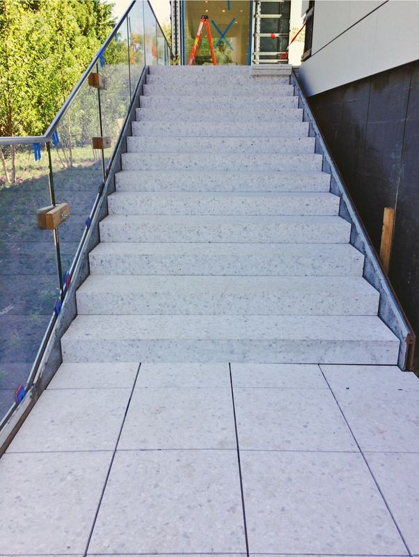 Concrete stair treads by Concrete Collaborative – Selector