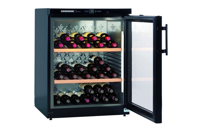 The right-hinged, single-zone wine cabinet WKb 1712 from Liebherr.